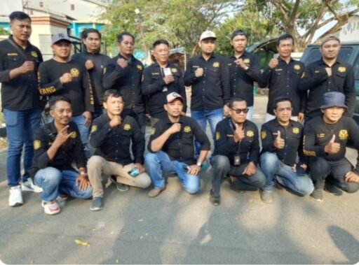 Jumat Berkah, LPKSM Balareang Indramayu Bagikan Makanan kepada Warga Jumat Berkah, LPKSM Balareang Indramayu Bagikan Makanan kepada Warga