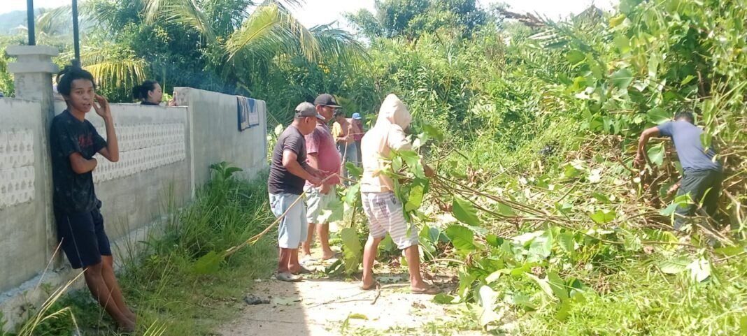 Antisipasi Musim Hujan, Warga Lingkungan IV Kelurahan Kalangan Kompak Gelar Gotong Royong Massal Antisipasi Musim Hujan, Warga Lingkungan IV Kelurahan Kalangan Kompak Gelar Gotong Royong Massal