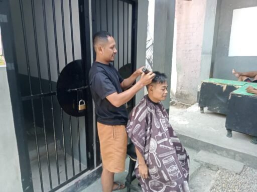 Lapas Wahai Terus Dorong Pembinaan Kemandirian Bidang Jasa melalui Pangkas Rambut Lapas Wahai Terus Dorong Pembinaan Kemandirian Bidang Jasa melalui Pangkas Rambut