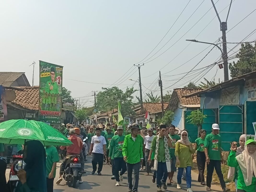 Ribuan Pendukung Jalan Kaki Iringi Kampanye Juhendi Sulaeman, Calon Kades Karanghaur Nomor Urut 3 Ribuan Pendukung Jalan Kaki Iringi Kampanye Juhendi Sulaeman, Calon Kades Karanghaur Nomor Urut 3