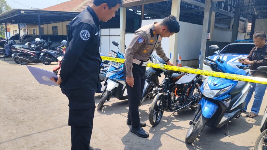 Polres Kuningan Gagalkan Aksi Balap Liar di Jalan Baru, 26 Remaja dan 15 Motor Diamankan Polres Kuningan Gagalkan Aksi Balap Liar di Jalan Baru, 26 Remaja dan 15 Motor Diamankan