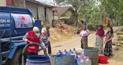 Krisis Air Bersih Meluas! 27 Ribu Warga Kabupaten Tegal Masih Bergantung pada Bantuan PMI Krisis Air Bersih Meluas! 27 Ribu Warga Kabupaten Tegal Masih Bergantung pada Bantuan PMI