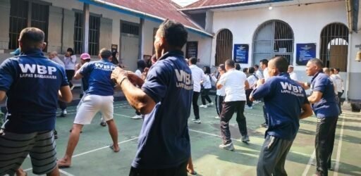 Ajak Hidup Sehat, Lapas Bandanaira Gelar Senam Bareng Peserta Magang dan Warga Binaan Ajak Hidup Sehat, Lapas Bandanaira Gelar Senam Bareng Peserta Magang dan Warga Binaan
