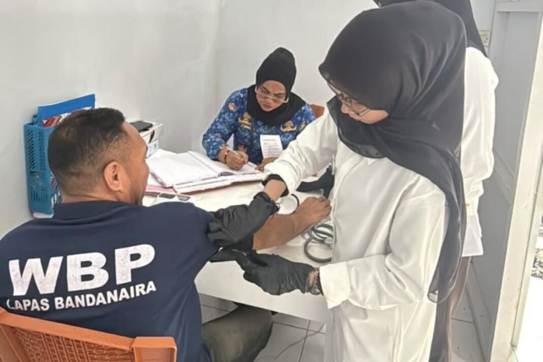 Pemeriksaan Kesehatan Rutin, Lapas Bandanaira Pastikan Kondisi Warga Binaan Terpantau Pemeriksaan Kesehatan Rutin, Lapas Bandanaira Pastikan Kondisi Warga Binaan Terpantau