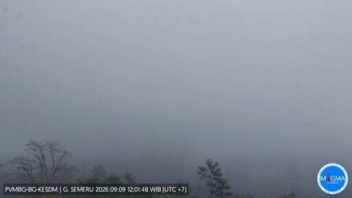 Semeru Kembali Erupsi, BPBD Jatim Tekankan Ketenangan Bukan Berarti Mengabaikan Risiko Semeru Kembali Erupsi, BPBD Jatim Tekankan Ketenangan Bukan Berarti Mengabaikan Risiko